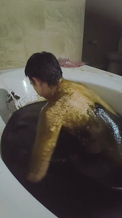 Solo Mud Bathing and Fun Play Bathroom