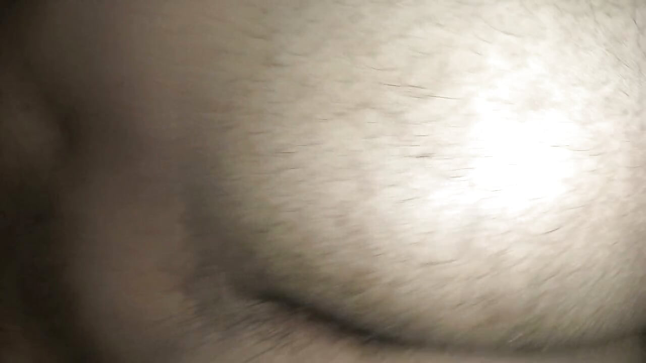Hintli kadın ışıkları söndürerek seks yapıyor