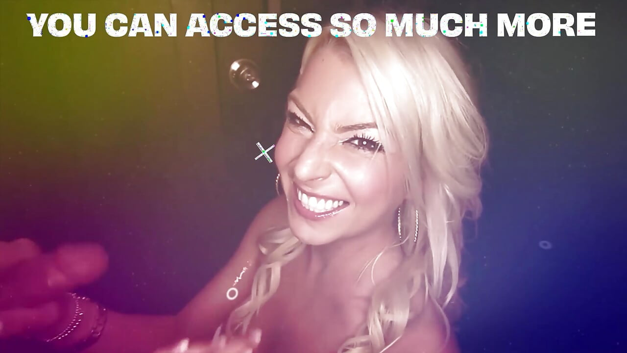 GLORYHOLE SECRETS - Lila Lust Naturlige Bryster Babe Sutter Fremmede på Gloryhole