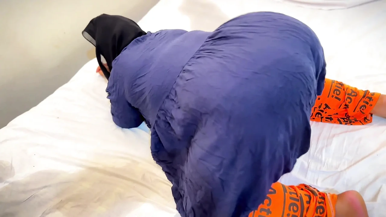 Stepson Caught Arab Hot Stepmom Fingering & Extreme Squir…in Panties Then Help Her Dogystyle Anal & Wet Pussy Fucking
