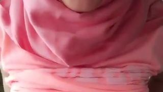 Пинк в хиджабе