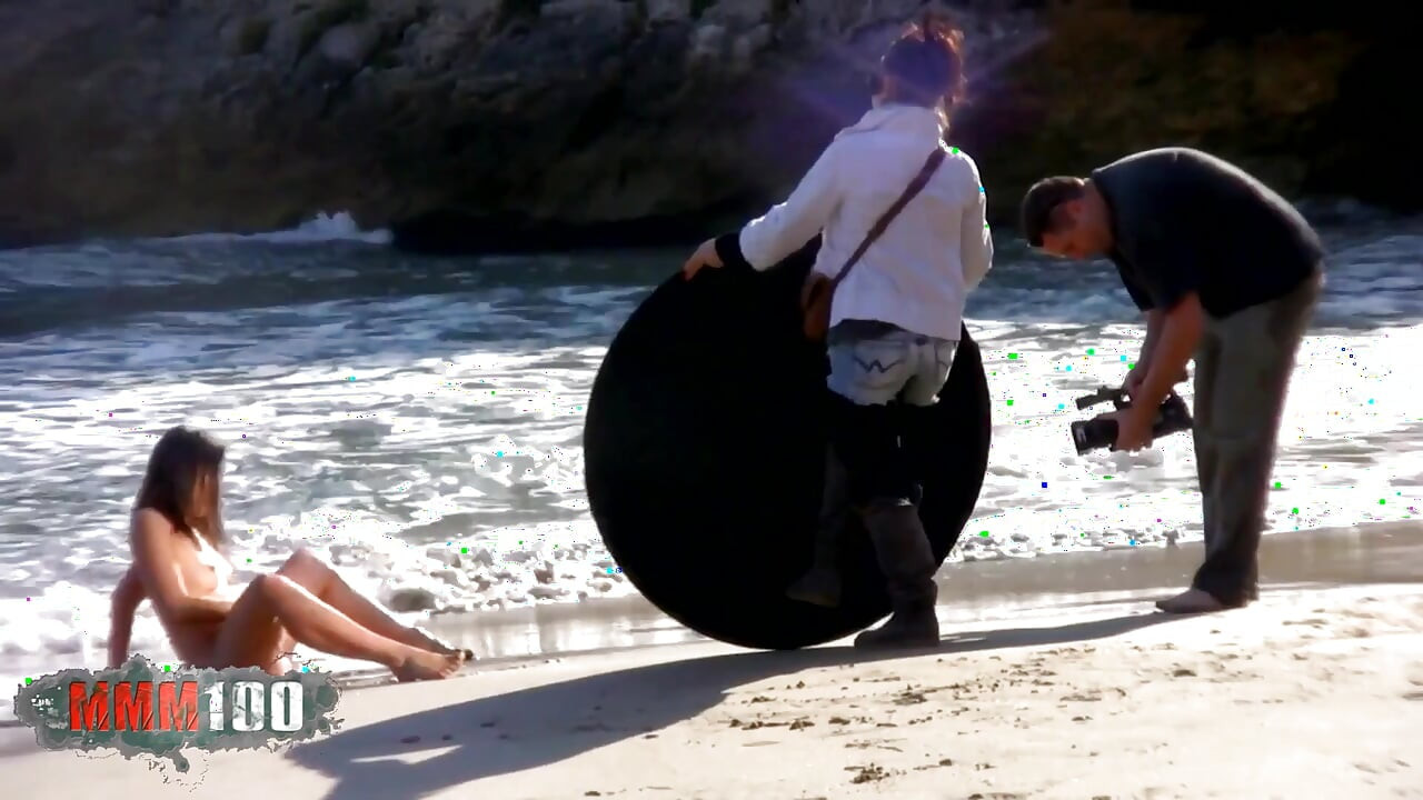 Sexet video: Jessica Bitch Beach Shoot