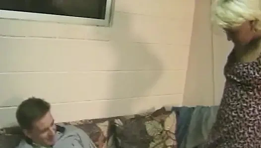 Versaute Taxifahrt: Heiße Abenteuer mit blonder Schönheit