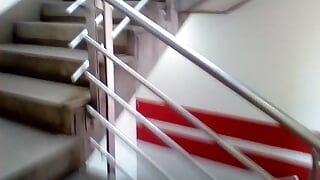 paille et lait dans les escaliers