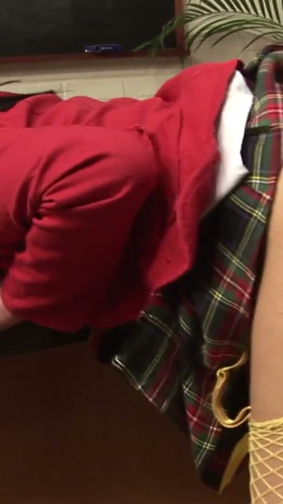 학교에서 흑인 백인 자지를 따먹는 거유 비떱 | 클립 2