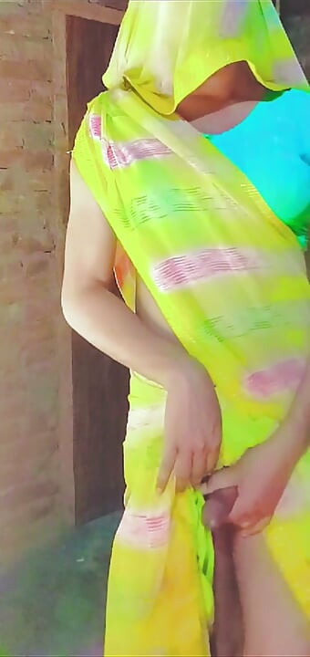 Sapan bhabhi enjoying in beautiful saree