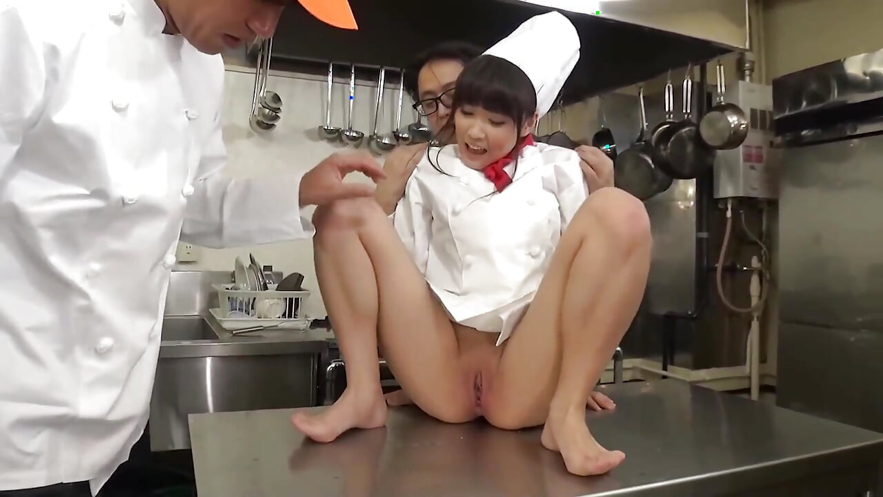 Asian Desire Scene 4: cycata japońska kucharka lubi ruchać się z przyjaciółką