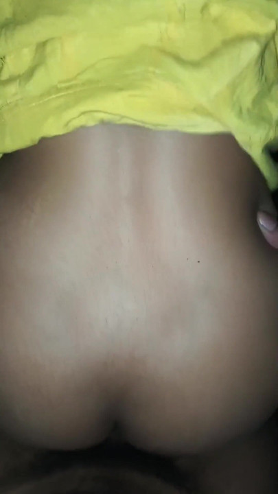 Aaj meri nightie sarka ke uppar ke chuda mujhe domaltarak kayınbiraderimi eli büyük götümde sikiyor, sonra yüksek sesle büyük amcığımı sikiyor. | Klip 2