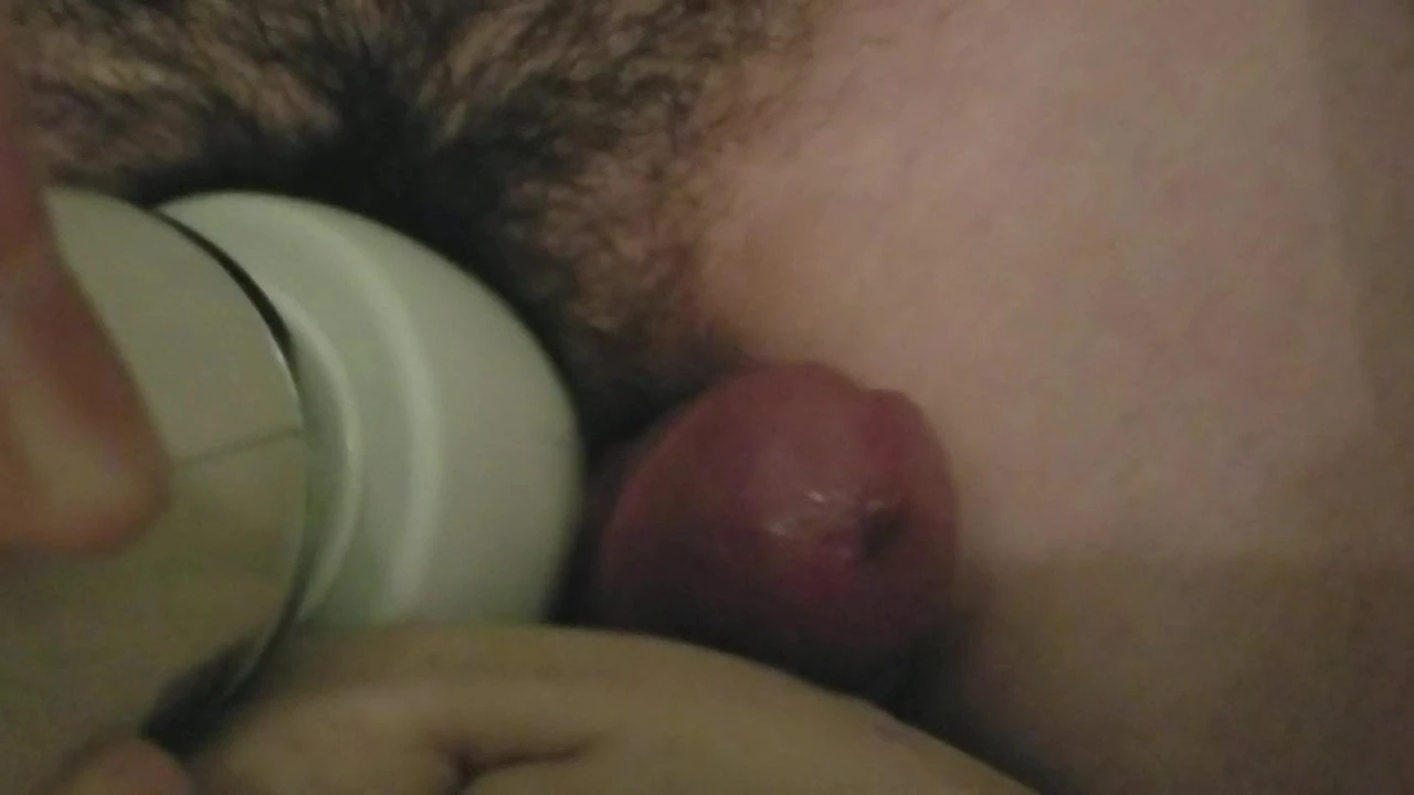 Gozando com bolas amarradas e enfiadas na buceta da esposa