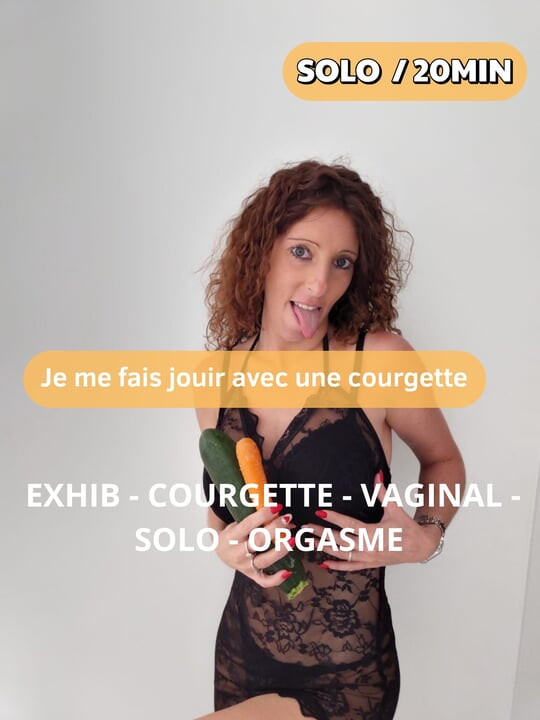 🇫🇷Misschaudexxx, exhibited in a supermarket