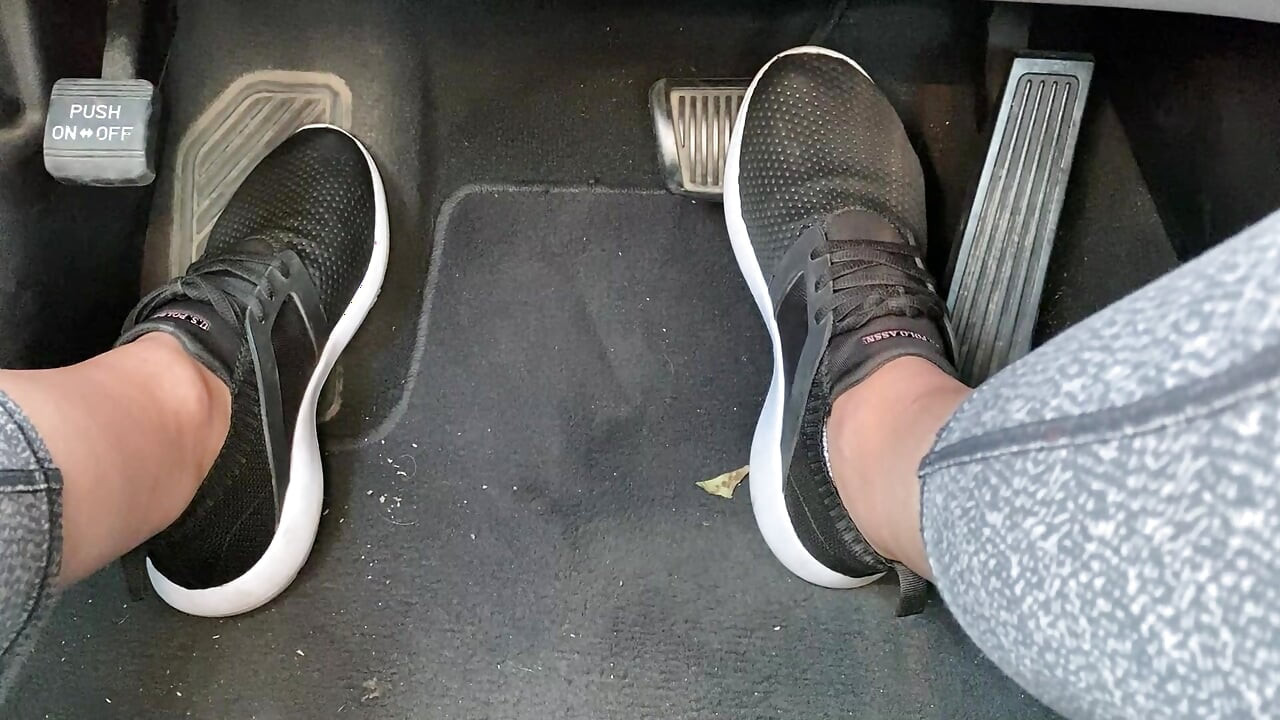 Pumpanje pedala u tenisicama od Ivys Feet