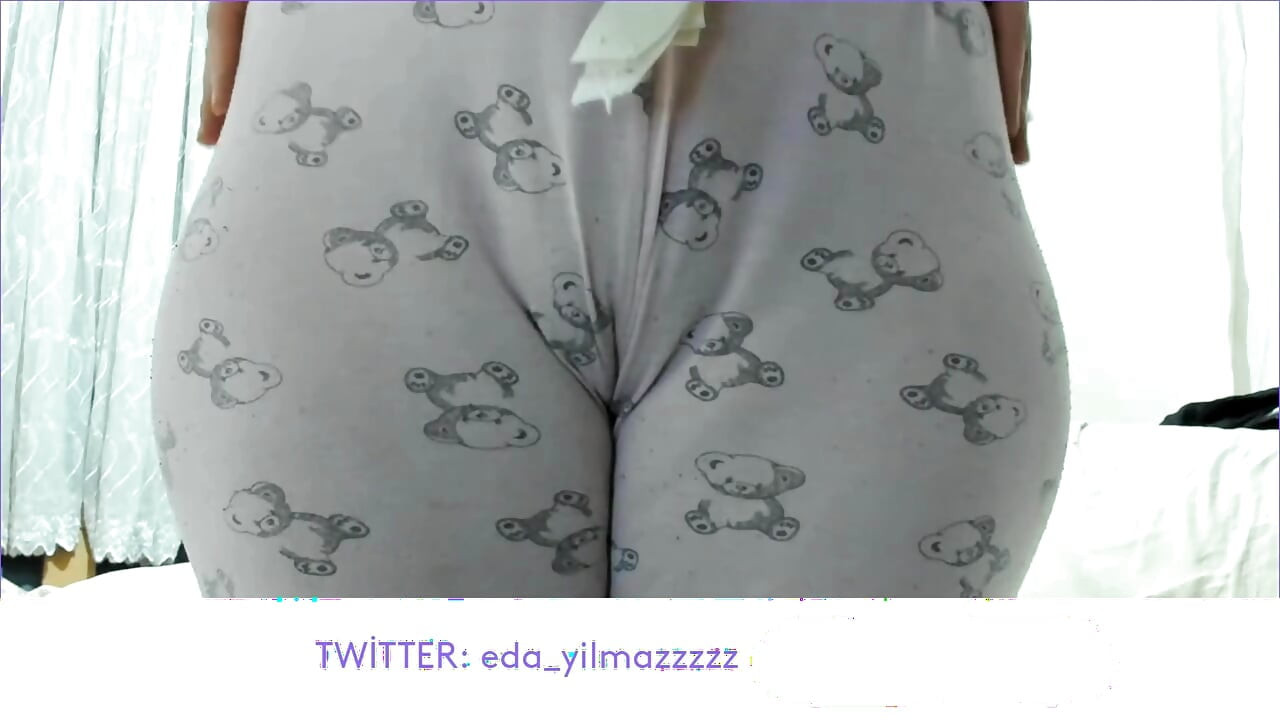 CAMELTOE- MASTURBATION IN PAJAMAS- TURKISH MILF- TURKISH PORN