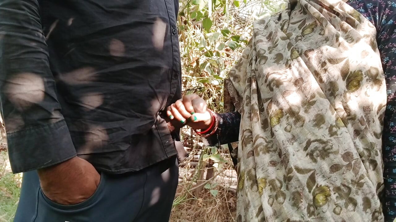 bhabhi ko khada karke chodne ka maja alag hi hai