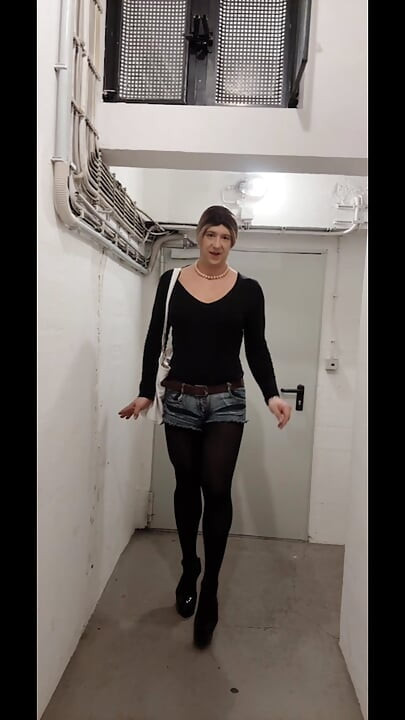 SissyTask-Steel Odjeća od susjeda i svakodnevni analni trening