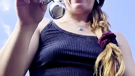 Cewek hot rambut merah lagi asik seks anal pakai butt plug