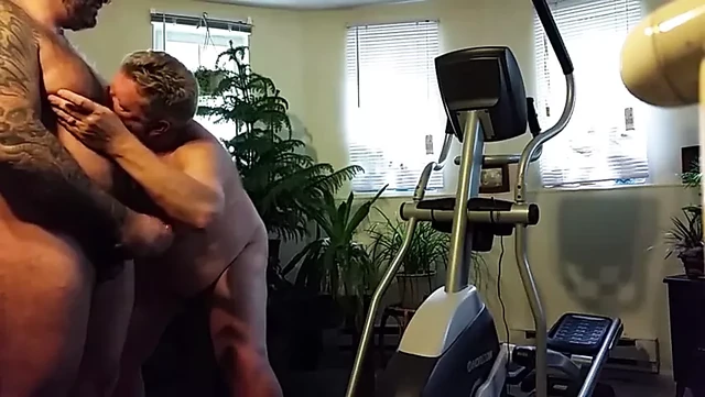 Chubby daddy gets fucked by muscle bear