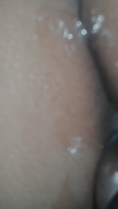 Πρώτη φορά ένα πισινό βύσμα στον κώλο της και γαμημένο μουνί της | Κλιπ 1