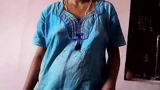 Pertunjukan cewek tamil lagi asik fingering toketnya