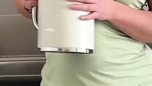 Die Kettle-herausforderung... Ich Konnte Es Nicht Halten Und Meine Hose Nass Machen