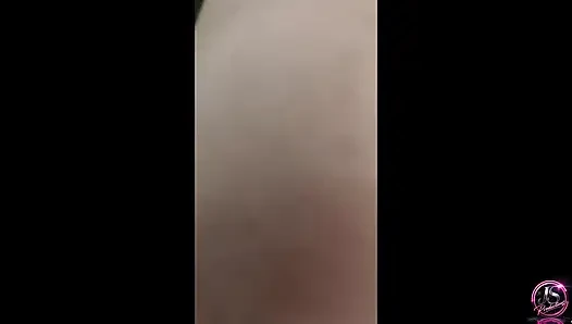 Azgın latin büyük yarak yiyor ve yüzüne boşaltıyor