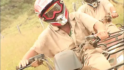 Penny dan sascha bugil di pesta seks off-road