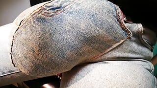 Obscenidade saliente em jeans artesanais