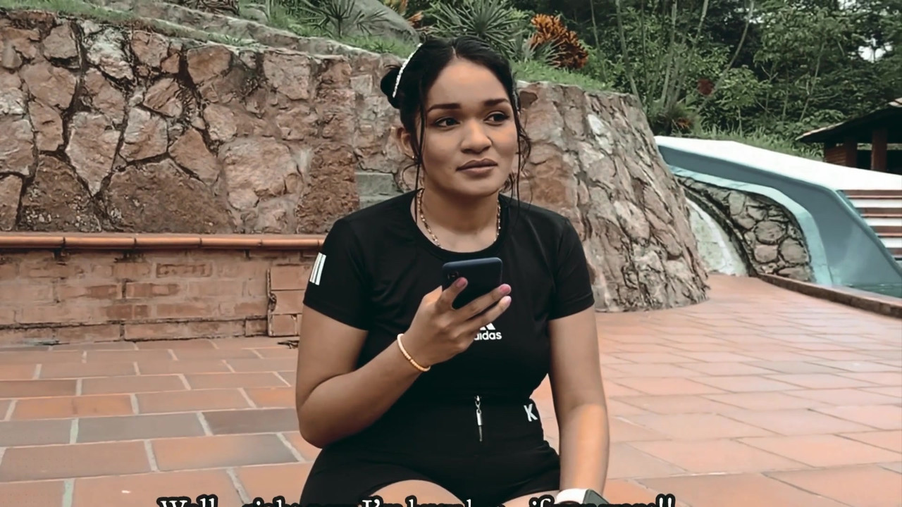 饥渴的拉丁大屁股操她的瑜伽教练 - 胖美女