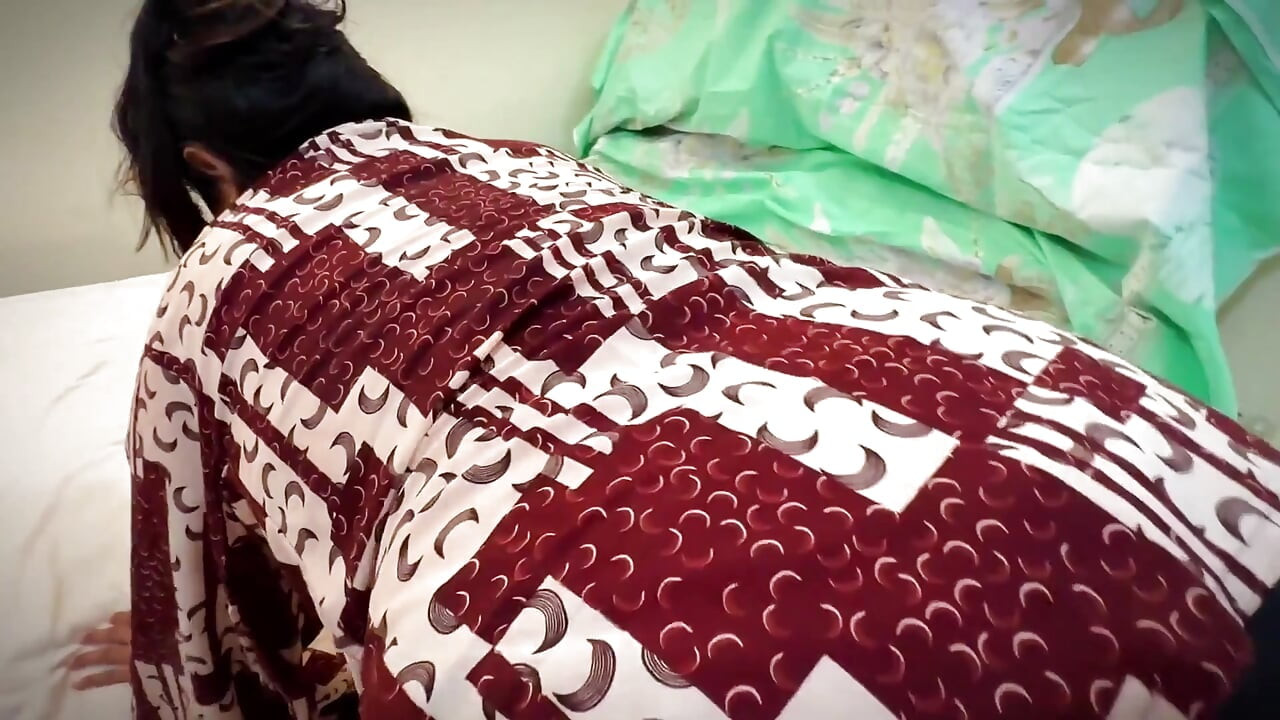 土耳其巨大的屁股和奶子热辣美丽的办公室女孩想要和同事做爱