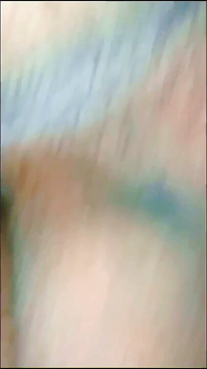 Sie fragt, ich gebe. Sie stöhnt, ich hämmere ihre muschi hart.