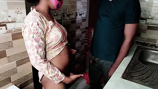 Старшая сводная сестра обучает сексу своего сводного брата на кухне