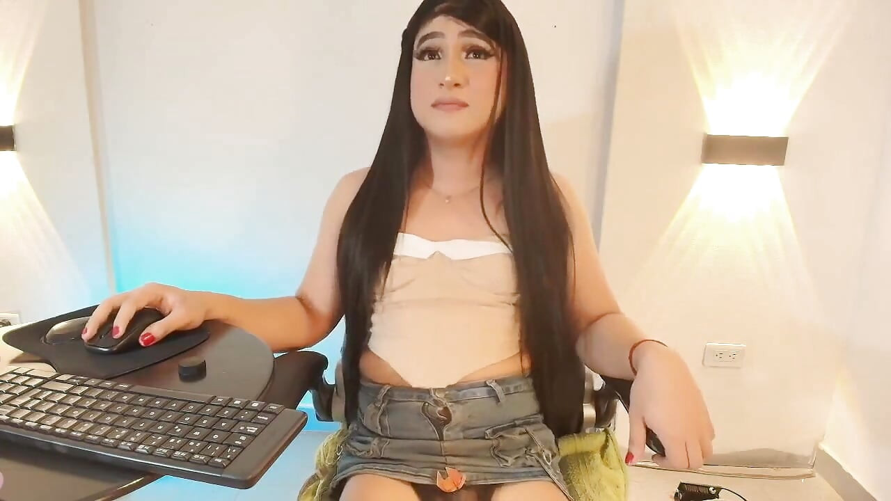 Kaunis mustahiuksinen