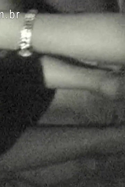 Bitching between friends and several sluts ends up in the dark. The flashlight saved the footage