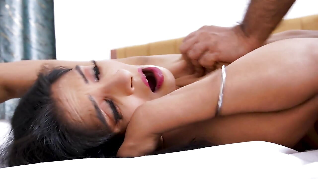 A Sexy Bhabi Comes in a Desi Handsome Deborji Ke Pass, Hardcpre Sex