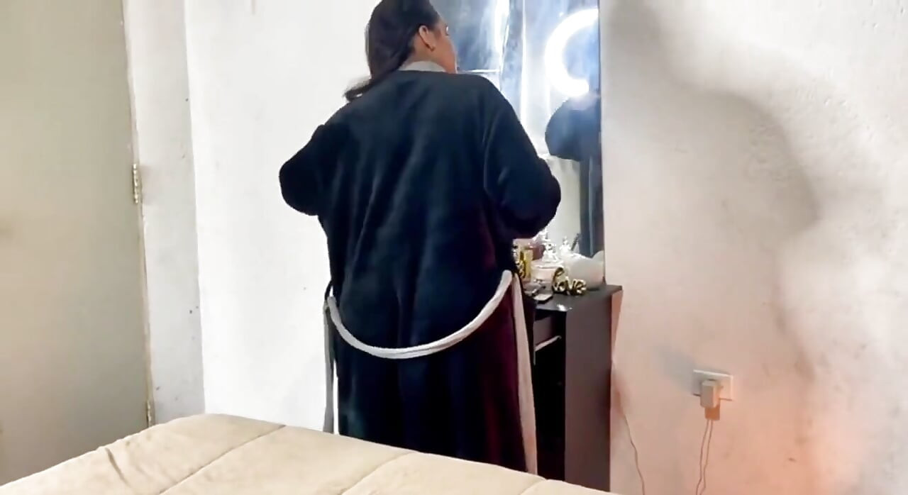 Measure the Big and Hot Ass of the Brunette What Will Be the Size of That Ass