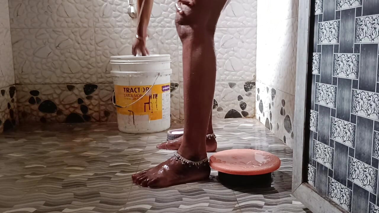 Damad a Gaya bathroom mein