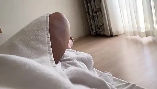 Eine heiße MILF in einer hoteldusche ficken. Genießen