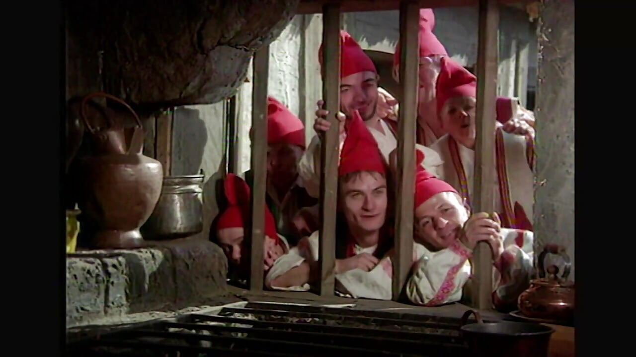 Snow White Became Snow Fucking with the Seven Dwarfs in the Ass