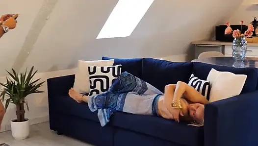 Schöne Blonde Reife Ehefrau Genießt Tanzen Und Sex