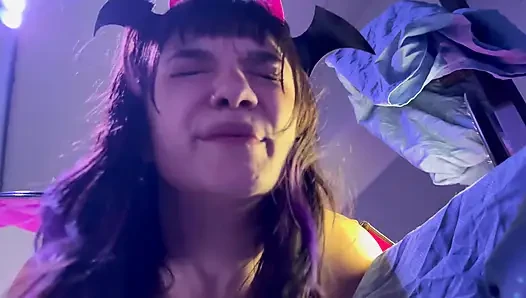 Succubus domme topuklu ayakkabılarla azdırıyor / tükürüyor ve benim için boşalıyor