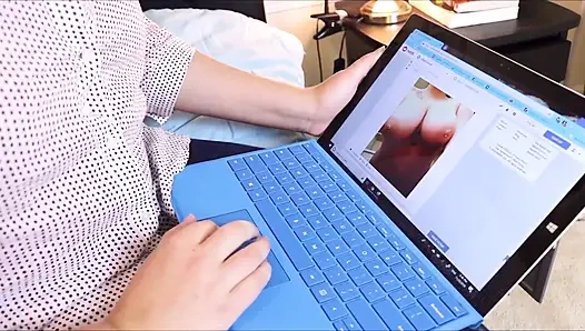 Мачеха учит тебя мастурбировать