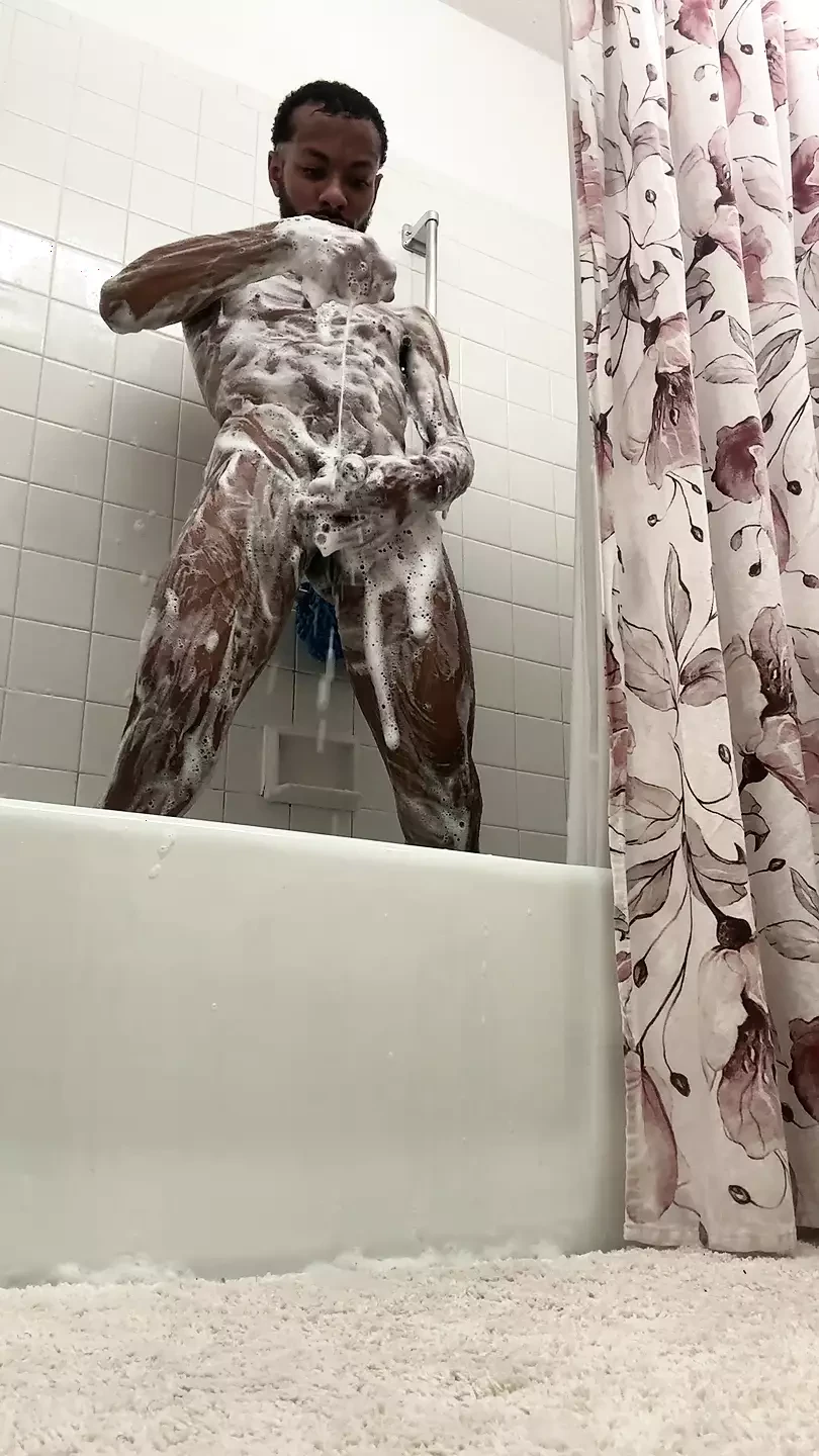 PrinceSleaze tomando um Banho de Banho com Sabão Suds