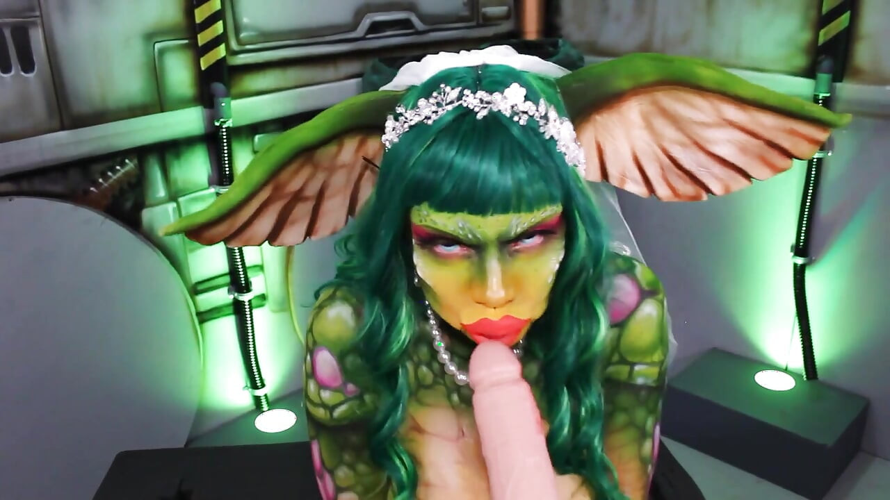 Gremlins | Monster Stepmommy Loves U!! Greta Cosplay