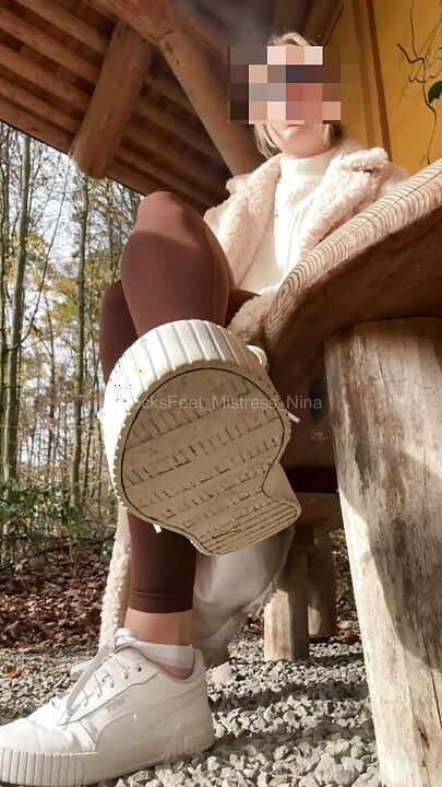 Šetnja sa poise... Klekni dole i njuši.