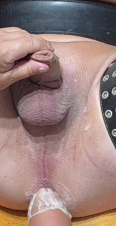 Peras susu di fistfuck