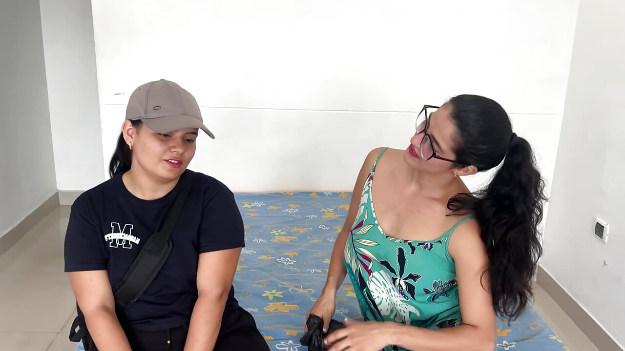 סטריינג' מזיין אותי חזק מאוד, קושר אותי, שולט בי וגומר בתוכי!