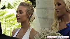 Sexy blonde bruid Nicole Aniston neukt