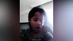 Ragazza dello Sri Lanka cavalca il cazzo del suo marito