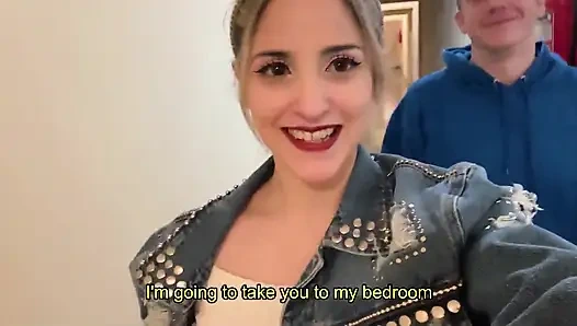 Aku akan mencari tetanggaku supaya dia bisa ngentot pantatku habis-habisan sampai crot banyak banget