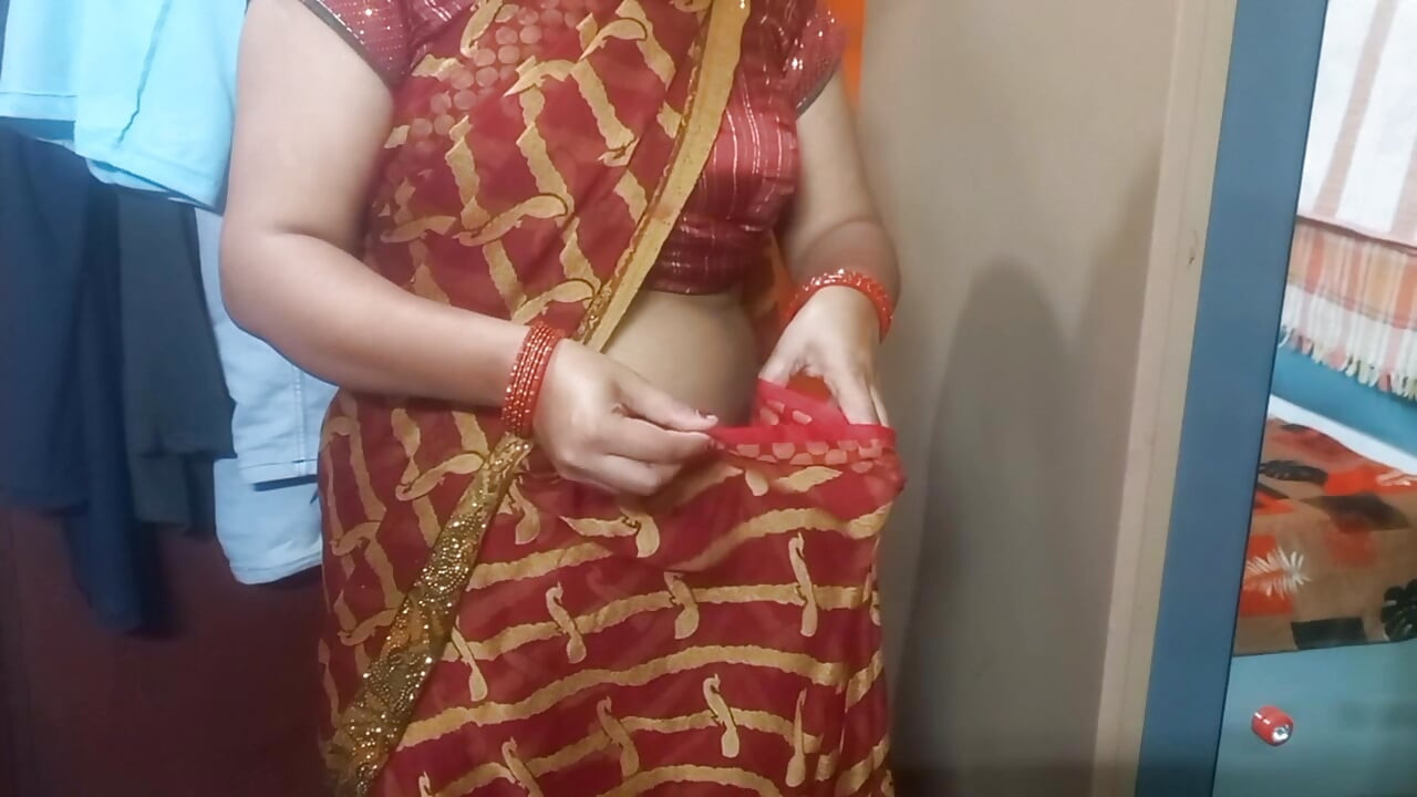 Indian bhabhi having wearing a beautiful saree.