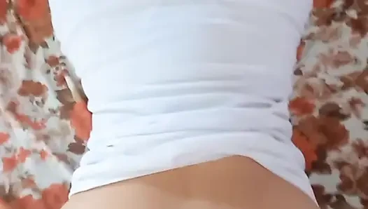 Tiba-tiba dia terkejut dan aku ngentot pantatnya, dia suka banget seks anal, dia bikin aku crot dua kali